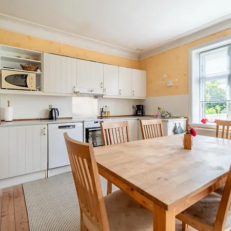 Charming, Spacious, Sea View Akirkeby