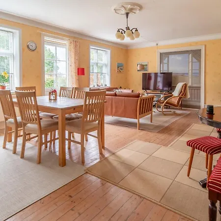Charming, Spacious, Sea View * Akirkeby