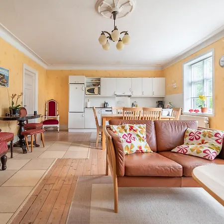 Apartment Charming, Spacious, Sea View Akirkeby