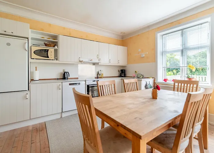 Charming, Spacious, Sea View Akirkeby