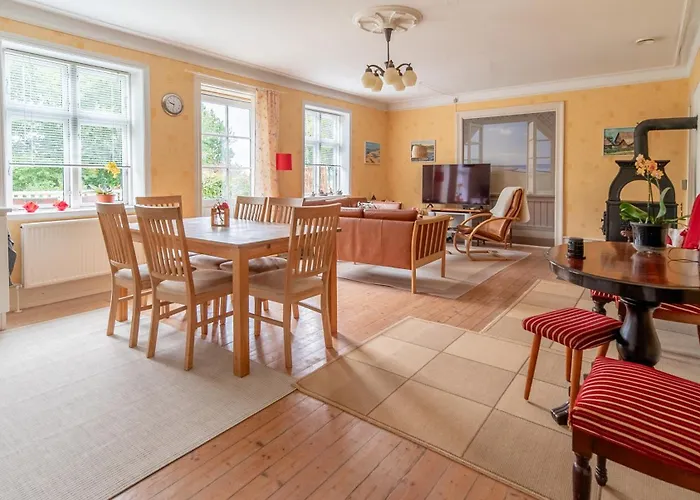Charming, Spacious, Sea View * Åkirkeby